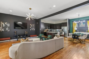 Stay In Style - Mins to Downtown - 5 Beds With Balcony